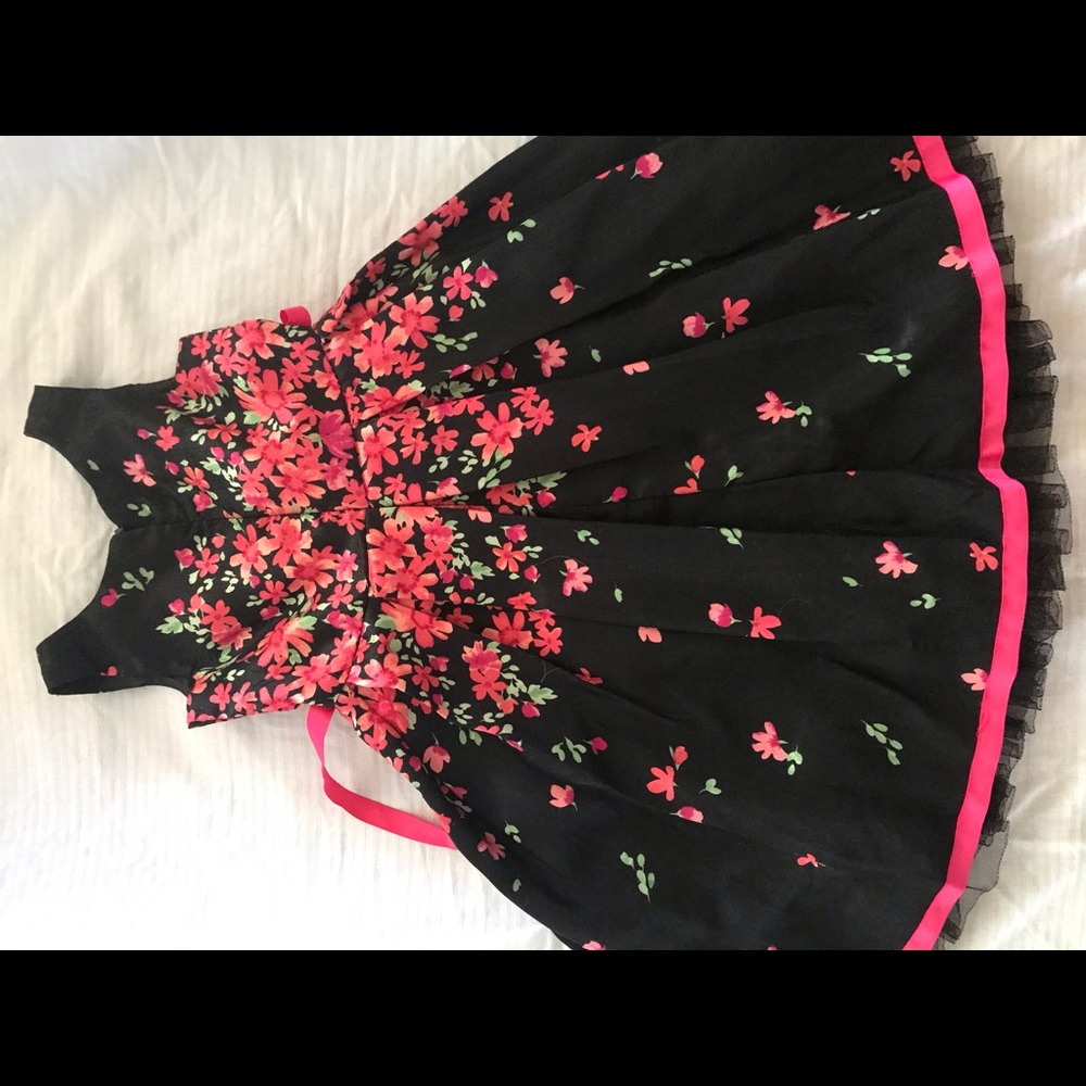 Young girls dress size 5, black and pink floral